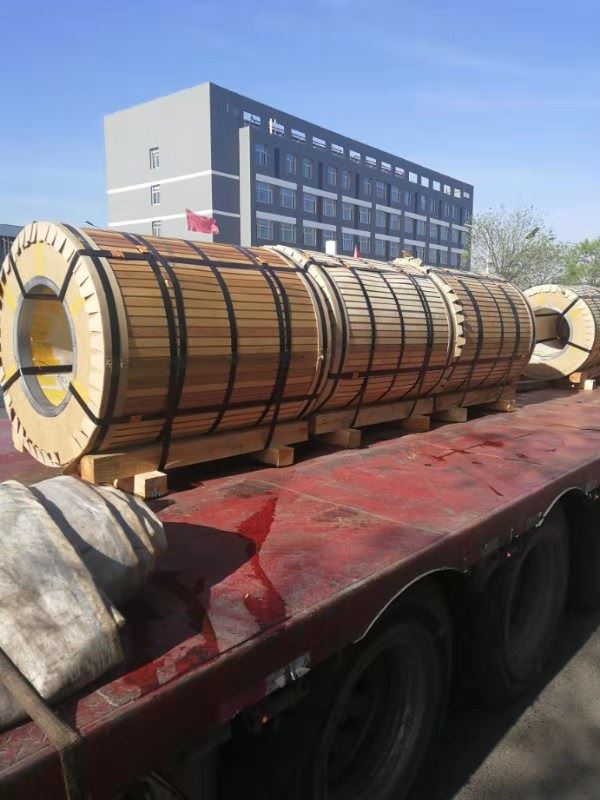 Bulk nickel alloy clad steel plate
