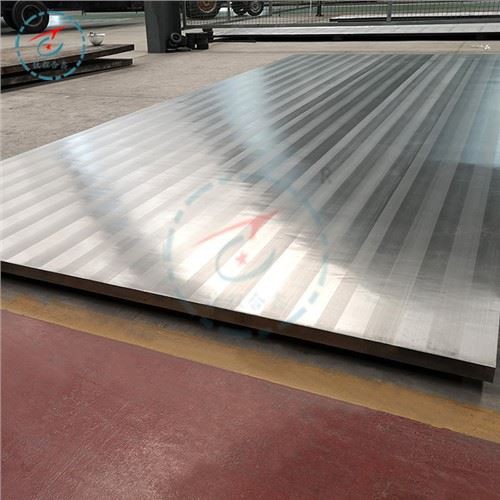 Titanklädd nickelplåt